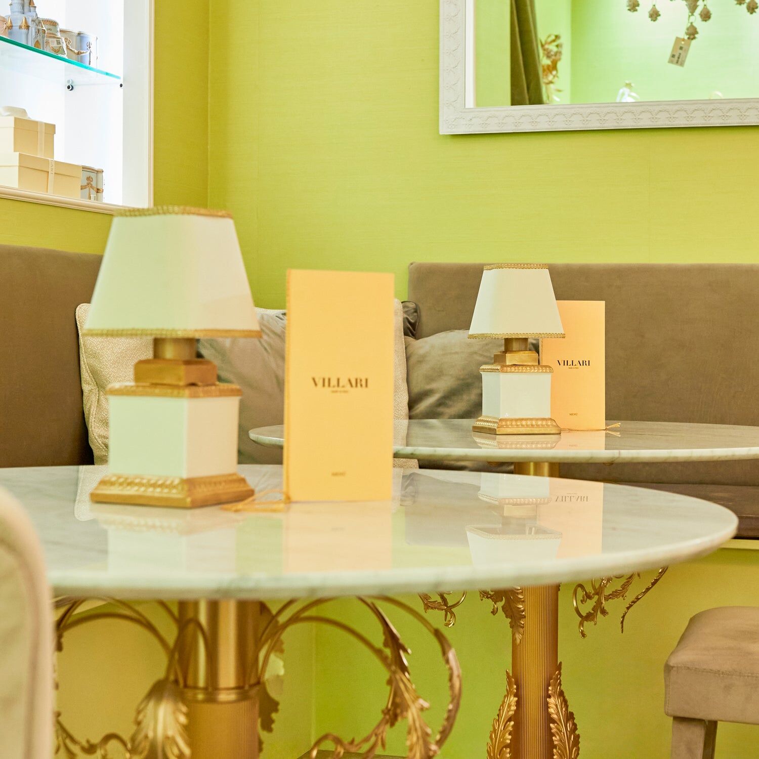 Настольная лампа Empire Rechargable Lamp - White & Gold — Villari, кадр 3