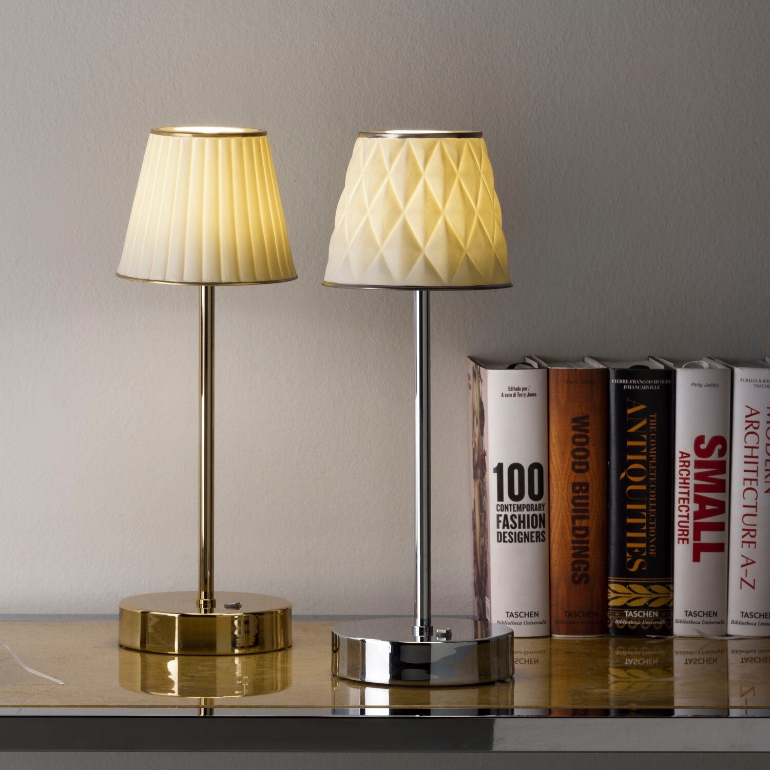Настольная лампа Infinity Rechargeable Lamp - White & Gold — Villari, кадр 2