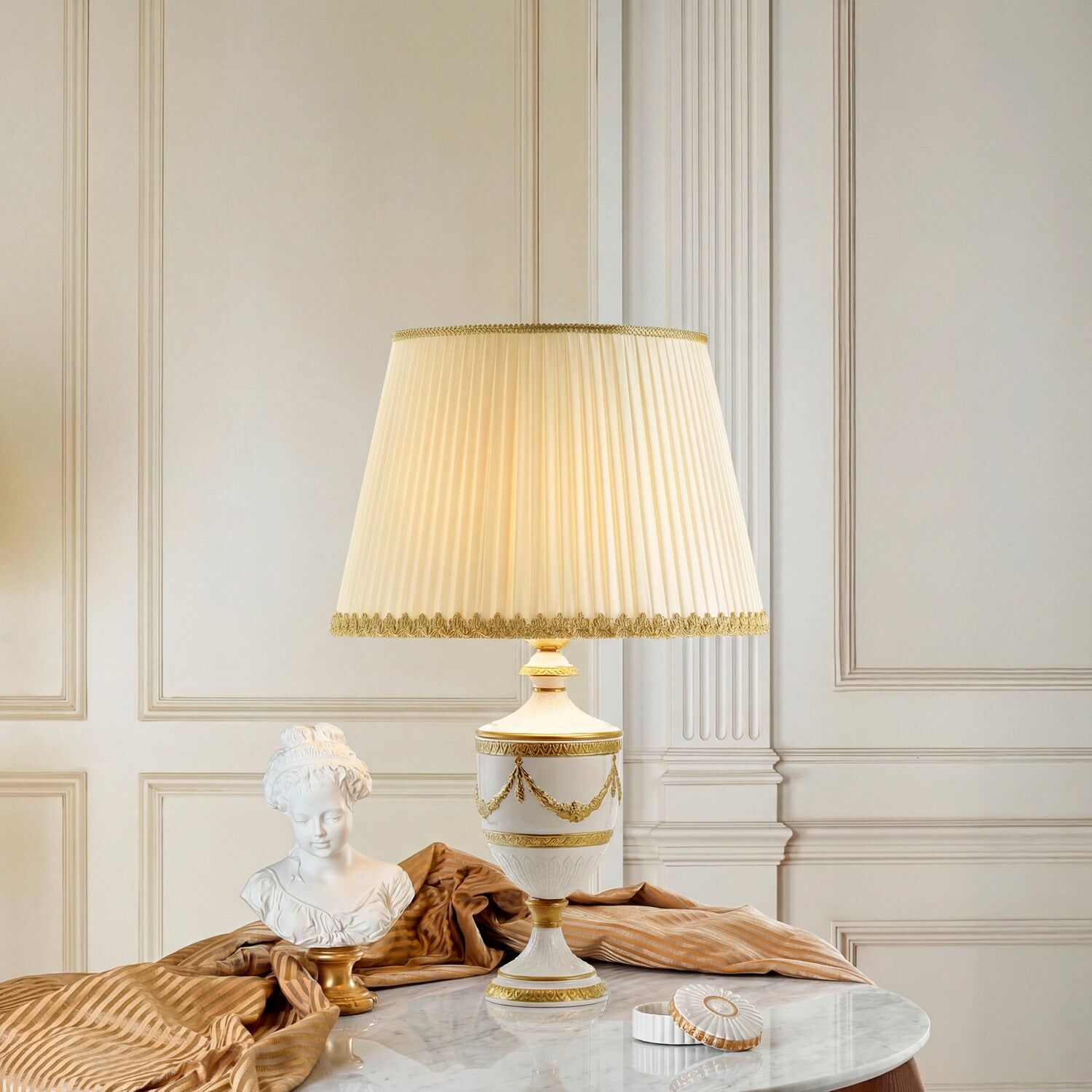 Настольная лампа Josephine Small Table Lamp - White & Gold — Villari, кадр 2