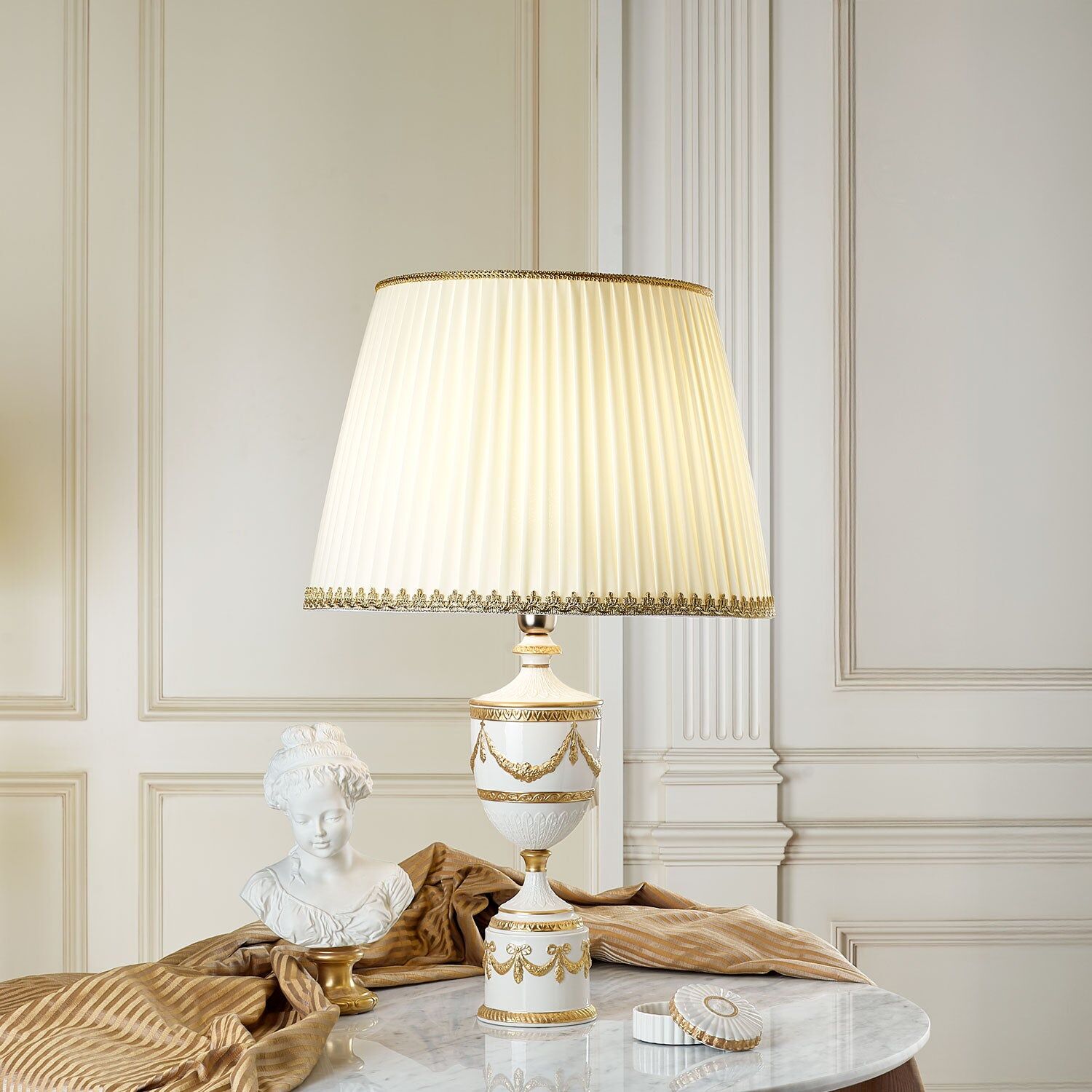 Настольная лампа Josephine Table Lamp - White & Gold — Villari, кадр 2