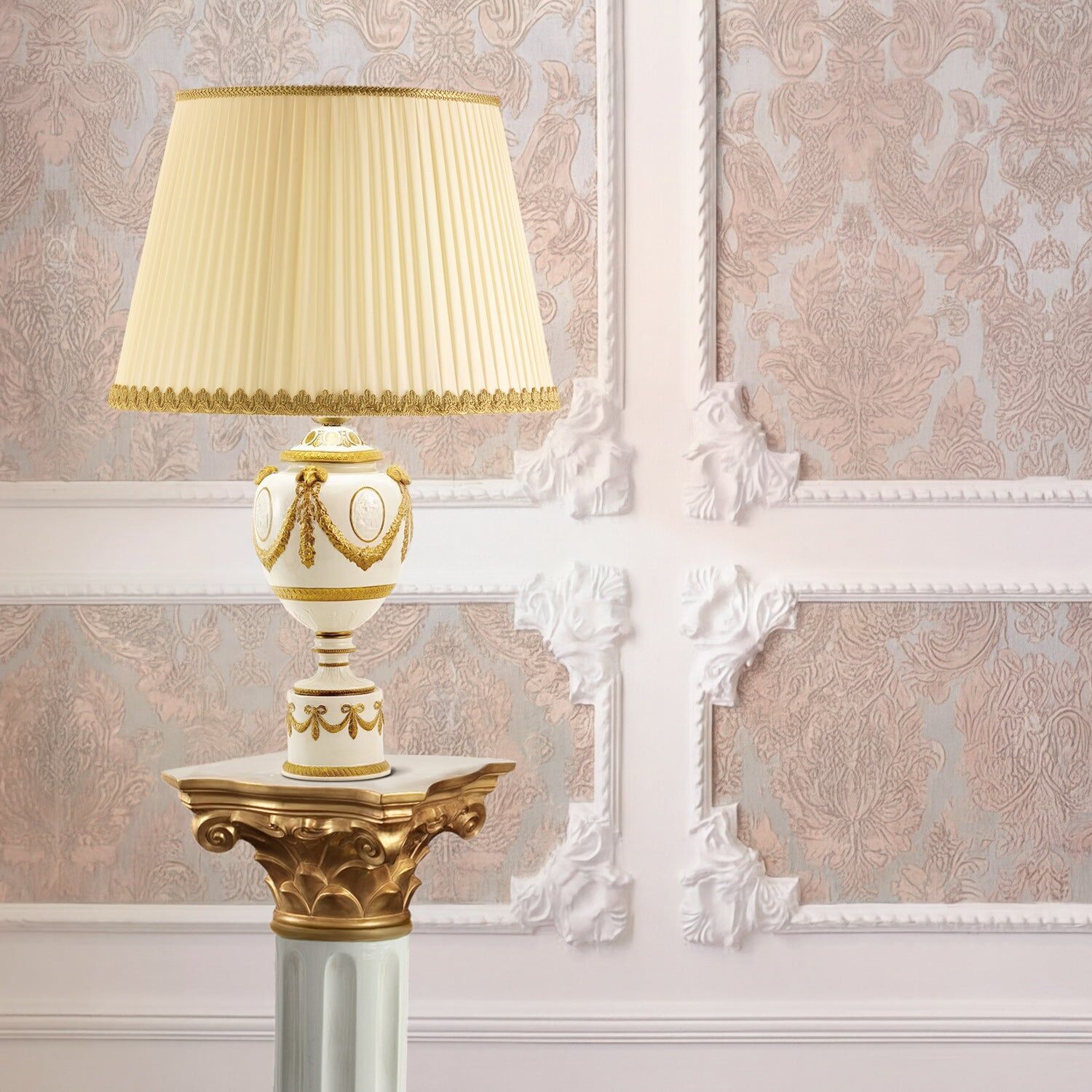 Настольная лампа Napoleon Small Table Lamp - White & Gold — Villari, кадр 2