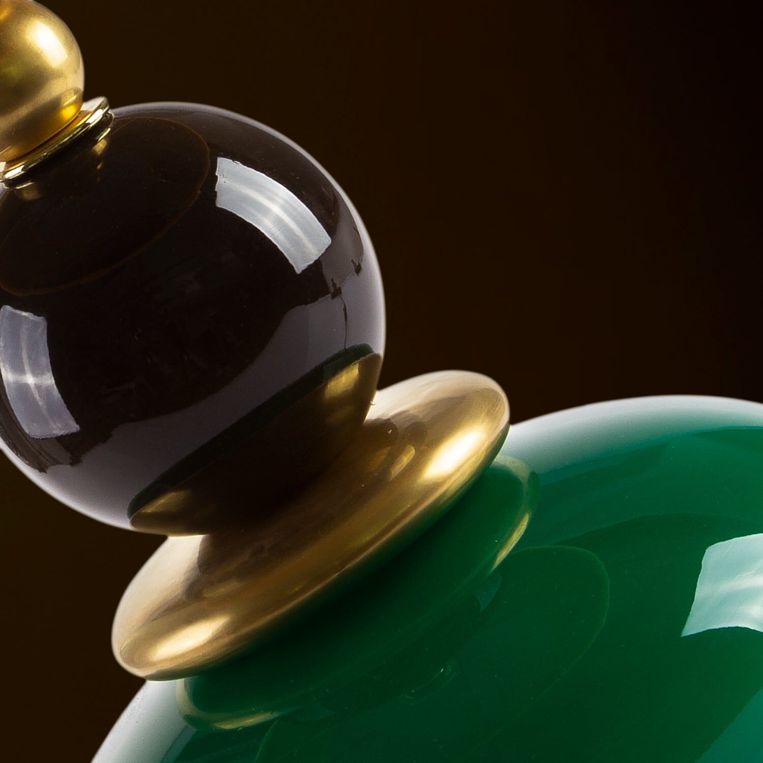 Настольная лампа Violette Small Table Lamp - Green & Gold — Villari, кадр 3