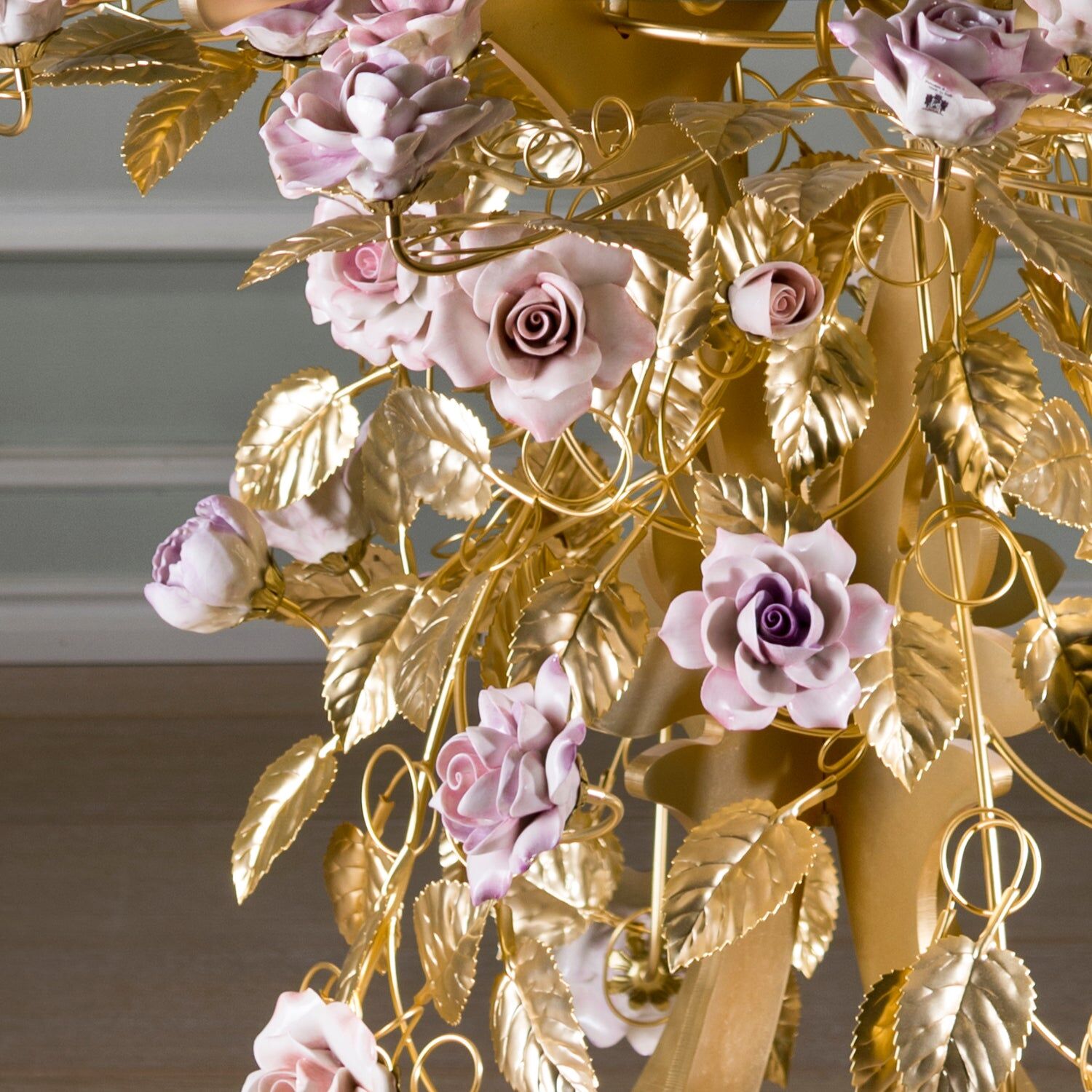 Обеденный стол Marie Antoinette Round Dining Table - Gold & Pink — Villari, кадр 2