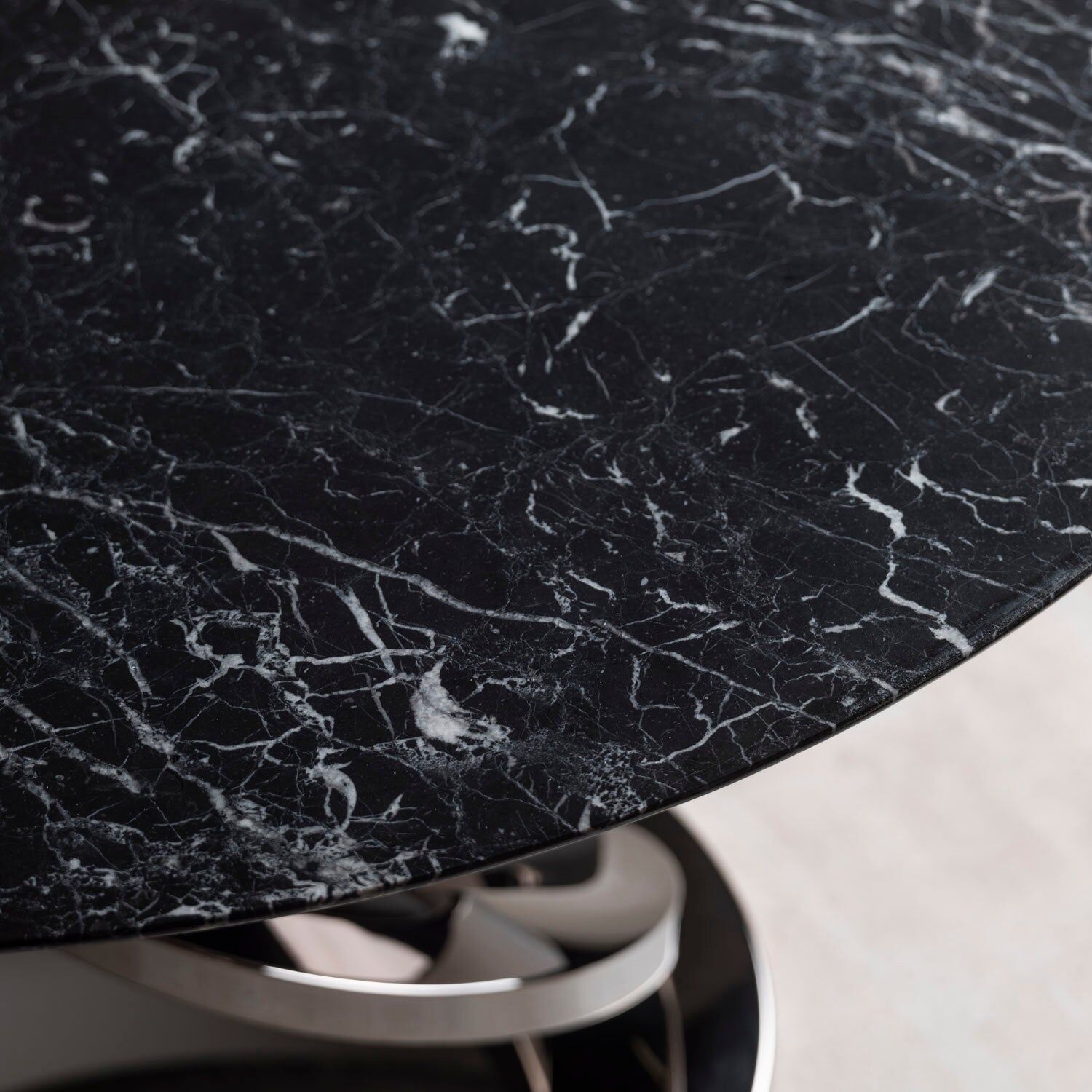 Обеденный стол Woman Dining Table - Black Marquinia & Chrome — Villari, кадр 2